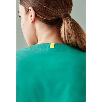 Biz Care Scrub Top Unisex Hartwell Reversible CST150US Surgical Green Close up Neck
